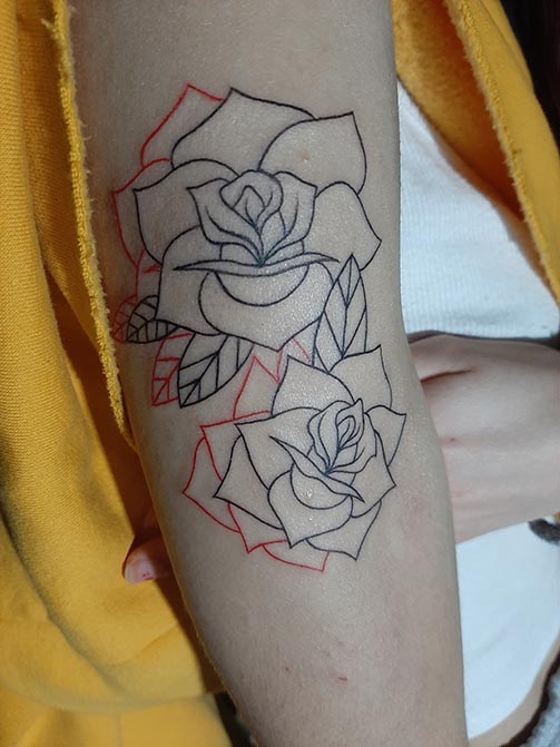 Tatuajes de flores y su significado, rosas en el brazo
